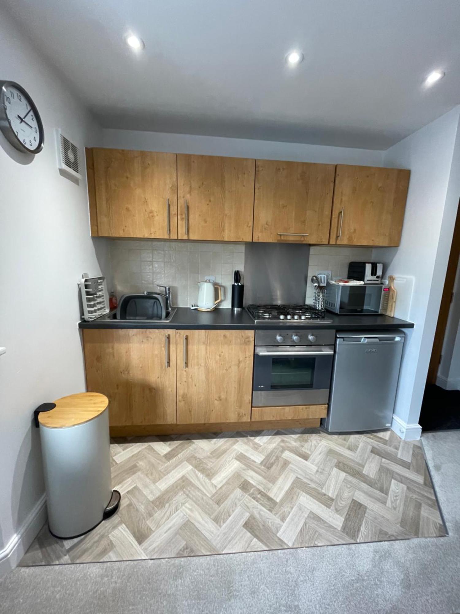 Compact Modern Apartment Single Person Or Couple Only Bangor  Extérieur photo
